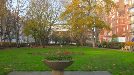 Queen-Square-Garden-Con-Paisajes-Naturales-En-El-Distrito-De-Bloomsbury-Del-Centro-De-Londres