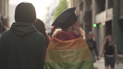 Personas-Caminando-En-El-Día-Del-Desfile-Del-Orgullo-Lgbt-En-Buenos-Aires-En-Plaza-De-Mayo