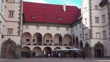 People-walk-through-the-passage-on-the-square-in-front-of-the-Landhause