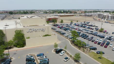 Vista-Aérea-Del-Escaparate-De-Jcpenney-En-Un-Concurrido-Centro-Comercial-El-Día-De-Verano