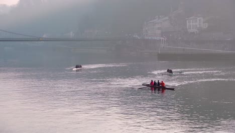 Multiple-rowers-training-in-Lyon,-France