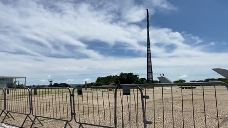 Vorbeifahrt-Am-Obersten-Gerichtshof-Auf-Der-Esplanade-Brasilia-In-Der-Brasilianischen-Hauptstadt