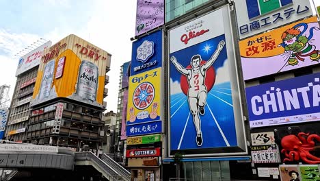 Blick-Auf-Die-Berühmte-Plakatwand-Und-Werbung-Mit-Glico-Schild