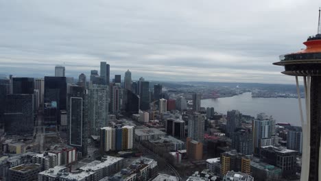 Vista-Aérea-Del-Centro-De-Seattle-Usa,-Rascacielos,-Torres-Y-Aguja-Espacial,-Disparo-De-Drones