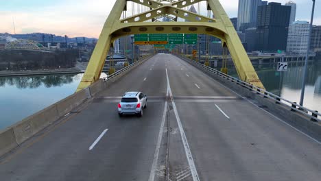 Fort-Pitt-Bridge-in-Pittsburgh,-Pennsylvania