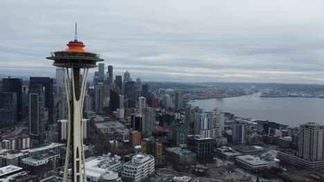 Nublado-Centro-De-Seattle-Wa-Usa-Paisaje-Urbano-Horizonte,-Vista-Aérea-De-Rascacielos-Y-Torres