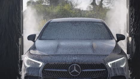 Coche-Mercedes-Gris-Con-Rodillo-De-Lavado