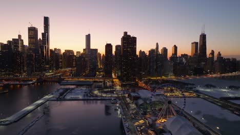 Amanecer-Vibrante-En-Chicago,-Estados-Unidos,-Vista-Aérea-Alrededor-Del-Parque-Polk-Bros-En-El-Muelle-De-La-Marina