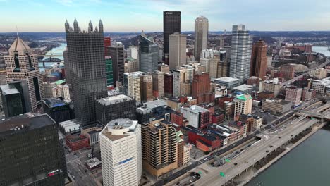 Horizonte-De-Pittsburgh-En-Día-De-Invierno