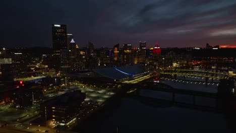 Horizonte-De-Pittsburgh-En-La-Noche