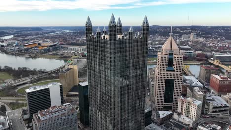 PPG-skyscraper-office-building-in-downtown-Pittsburgh