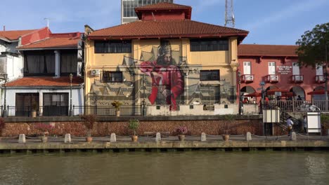 People-stroll-along-the-Malacca-River-Waterfront-in-Malaysia,-a-famous-tourist-spot-and-UNESCO-World-Heritage-Site