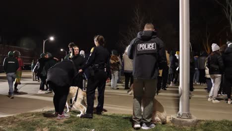 Tiroteo-Masivo-En-La-Universidad-Del-Estado-De-Michigan-Igil-Cámara-Lenta-De-Policías-Y-Perros