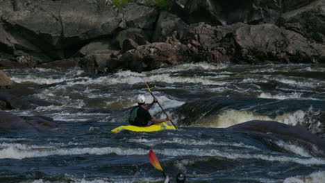 Kajaksportler-Nutzen-Die-Hochsaison-Des-Tourismus-Auf-Dem-Ottawa-River