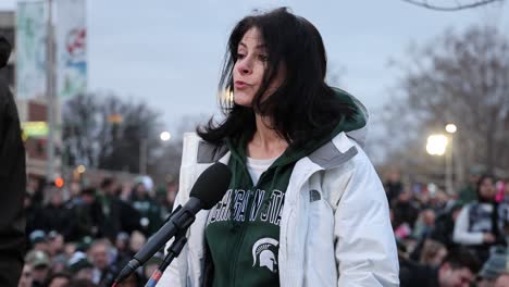 Fiscal-General-Dana-Nessel-Hablando-En-La-Vigilia-De-Tiroteo-Masivo-De-La-Universidad-Estatal-De-Michigan