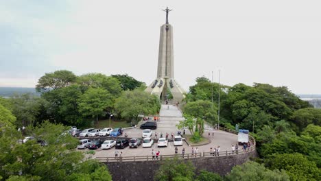 Aerial-view-of-the-monument-on-top-of-the-hill-in-Lambare,-Paraguay-with-a-view-of-the-Paraguay-river-in-the-background