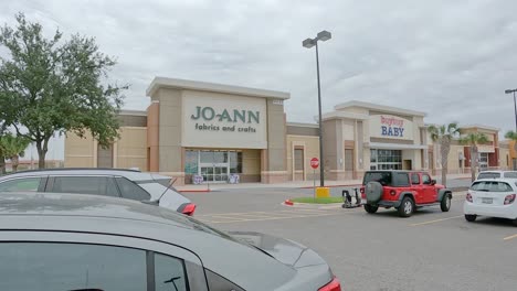 Looping---Parking-De-Joann-Fabrics-Y-Buybuy-Baby