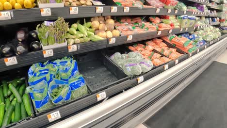 Frische-Produkte-Werden-In-Einem-Amerikanischen-Supermarkt-Ausgestellt