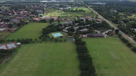 Video-De-Drones-De-La-Escuela-Secundaria-Petra-College-En-Bulawayo,-Zimbabwe