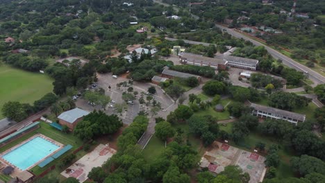 Drohnenvideo-Der-Christian-Brothers-College-High-School-In-Bulawayo,-Simbabwe