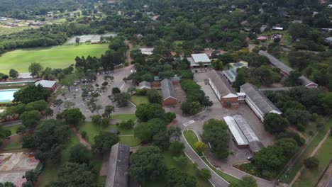 Drohnenvideo-Der-Christian-Brothers-College-High-School-In-Bulawayo,-Simbabwe