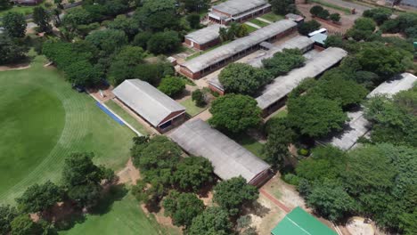 Video-De-Drone-De-La-Escuela-Primaria-Petra-College-En-Bulawayo,-Zimbabwe