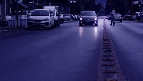 cars-in-a-busy-commerce-street