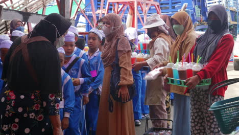 Young-Muslim-students-on-a-school-trip