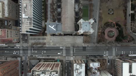 Una-Vista-Aérea-De-La-Catedral-En-Un-Día-Nublado-En-La-Ciudad-De-Nueva-York