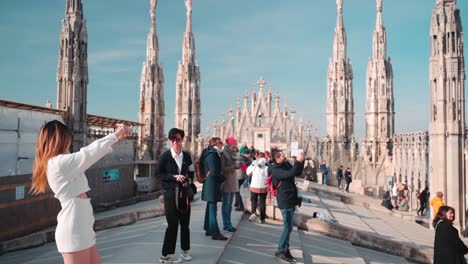 Tourists-on-roof-Duomo-Milano-Cathedral-in-Milan