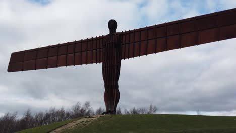 Angel-of-the-North-sculpture-by-Antony-Gormly,-one-of-the-main-icons-of-to-mark-the-North-of-England-near-Newcastle-Upon-Tyne-and-has-become-a-tourist-destination