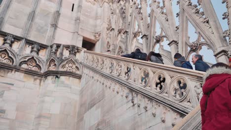 Turistas-En-El-Techo-De-La-Catedral-Del-Duomo-Milano-En-Milán