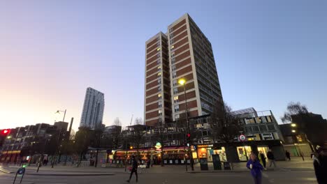 Torres-De-Apartamentos-Residenciales-En-Una-Calle-Alta-En-Shoreditch-En-Londres