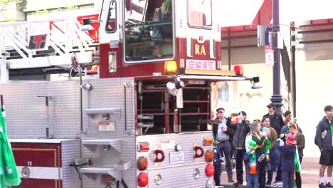 Camión-De-Bomberos-Responde-A-Llamada-De-Emergencia