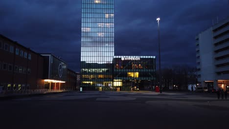 Blaue-Stunde-Am-Basler-Messeturm-Während-Eines-Wintersturms