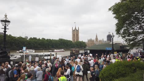 Climate-change-protestors-lobby-outside-Parliament-and-along-the-Thames-with-placards