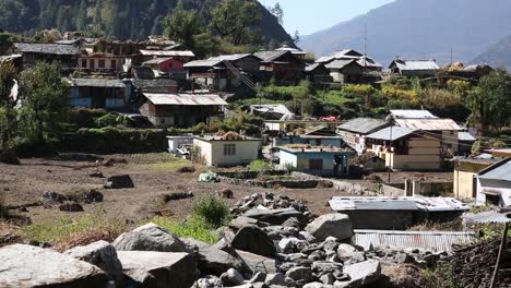 Traditional-Himalayan-house-architecture-and-village-layout-in-north-India