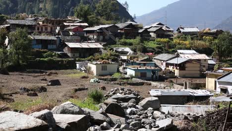 Arquitectura-Tradicional-De-La-Casa-Del-Himalaya-Y-Distribución-De-La-Aldea-En-El-Norte-De-La-India