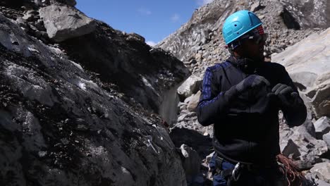 Instructor-of-an-mountaineering-training-institute-guiding-trainees-about-mountaineering-stuffs,-in-upper-Himalayas,Uttarakhand,-India