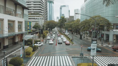 Traffic-intersection-in-Manila,-Philippines