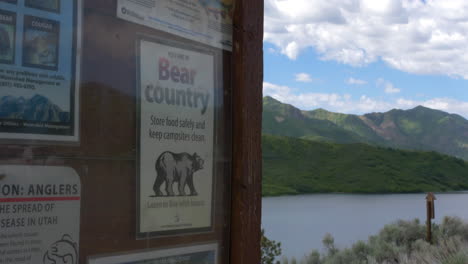 Señal-De-Advertencia-Del-País-Del-Oso-En-El-Embalse-De-Little-Dell-En-Utah