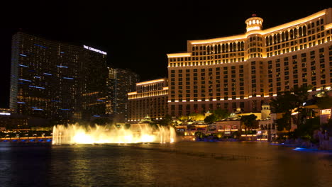 Lapso-De-Tiempo-Panorámico-Del-Espectáculo-De-La-Fuente-Bellagio-En-Las-Vegas-Por-La-Noche