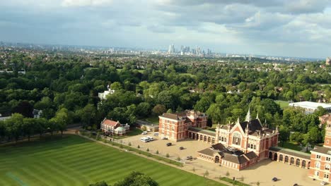 Luftaufnahme-Einer-Schule-In-London