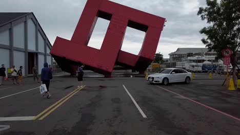 Hyperlapse---Walking-towards-the-art-monument-at-Pier-2-District-in-Kaohsiung-City,-Taiwan