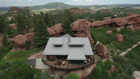 Aerial-view-pulls-away-from-Mountain-Home