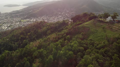 Un-Fuerte-Construido-En-1804-Con-Cánones-Originales-En-La-Isla-Caribeña-De-Trinidad-Con-Los-Rayos-Del-Sol-Destacando-La-Belleza