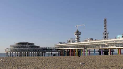 El-Muelle-En-La-Playa-De-La-Haya,-La-Haya,-Países-Bajos