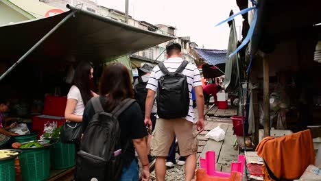 An-exciting-train-ride-to-Mae-Klong-Railway-Market