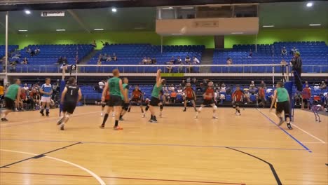 Schuss-Von-Volleyballspielern-über-Jahren,-Die-Sich-Im-World-Master-Game-Im-Waitakere-Trust-Stadium-Versammeln