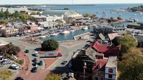 Luftpanorama-Zeigt-Den-Hafen-Von-Annapolis,-Geschäfte-Und-Läden